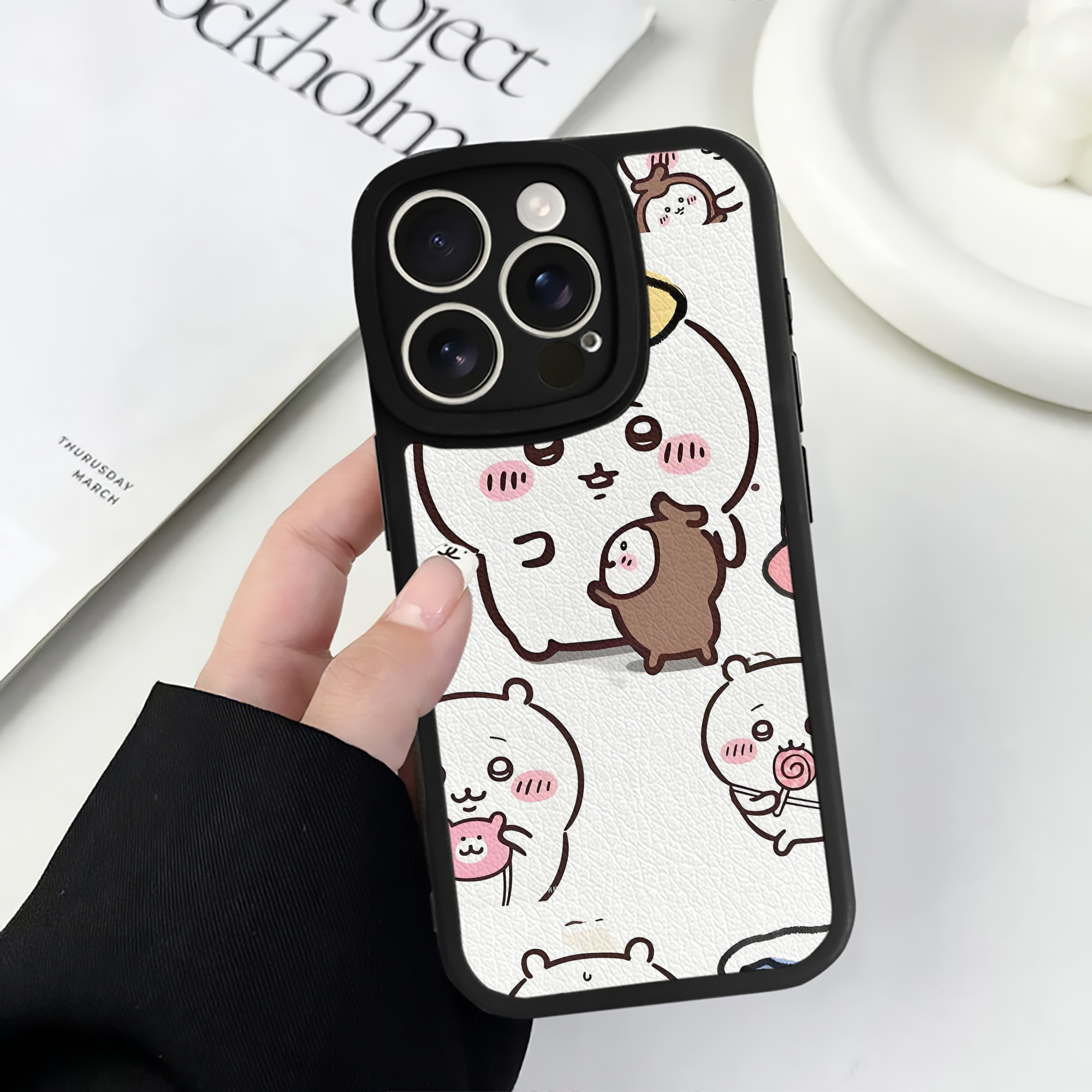 （画像用） ちいかわ Chii-kawa 【iPhone 16シリーズ対応】シリコンスマホケース（レザー調） 材質：シリコン